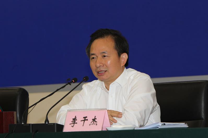 生態環境部黨組書記、部長李干杰出席會議并講話。